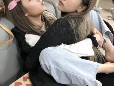 어느 걸그룹의 야릇한 행동