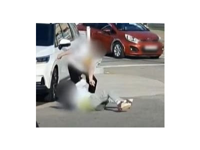 양보 안해? 車내려 도로위 아기엄마 무차별 폭행男 최후[영상]