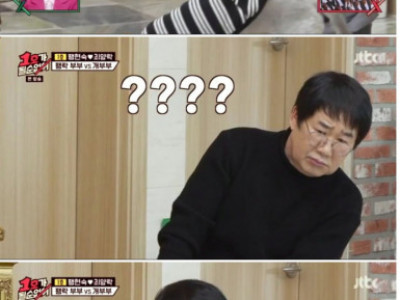 촬영중에 스킨십 하는 부부...JPG