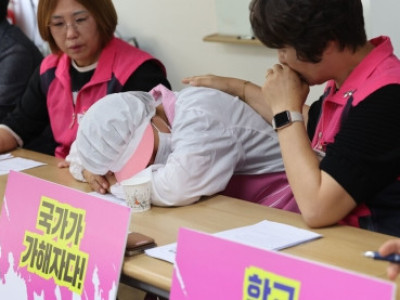“애기들이 맛있다 고맙다 하는데…” 회견 못 끝낸 폐암 급식노동자