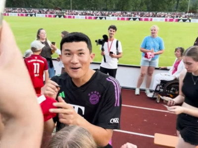 오피셜뜨자마자 김민재랑 사진찍은 유투버