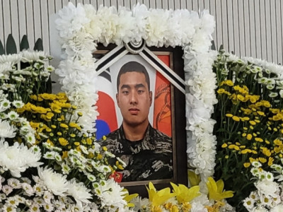 우리아들 이렇게 보낼 수 없어요…채 상병 영정앞 무너진 부모