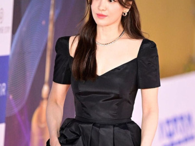 송혜교 요즘 근황.jpg