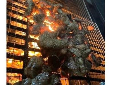아파트에 불나서 무너지는데 사진 찍고 있는 사람