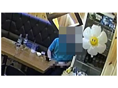 손이 왜저래?..카페서 4시간 女사장 훔쳐보고 음란행위한 男