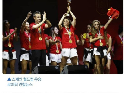 감독이 가슴 만지고 회장이 강제 키스
