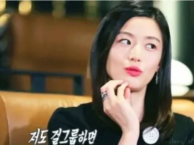 본인이 걸그룹하면 센터감이라는 40대 아줌마..jpg