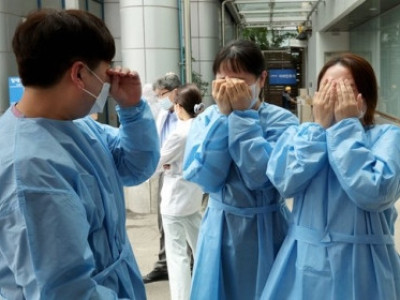 82살 서울백병원 마지막 진료 후…얼굴에 두 손 묻고 펑펑 울었다