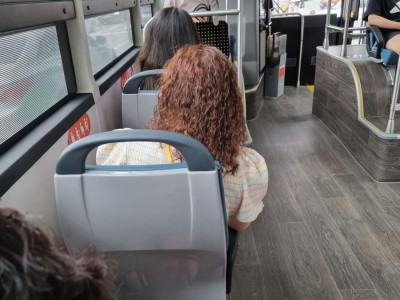 버스에서 모든 승객들의 시선을 한 몸에 받을 수 있는 자리