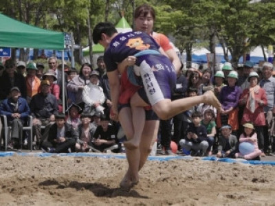 여자씨름 선수들이 일으키는 ‘모래바람’이 불어온다