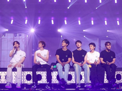 2PM 이준호, 콘서트서 '눈물 글썽'…15년간 멤버들 다치지 않고 자리 지켜줘서 고마워