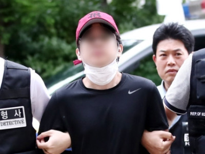 비행기 비상문 개방 필로폰 중독 10대, 징역 7년 구형