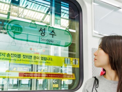 자다 깨 허둥지둥 그만…서울 지하철 안전문에 역명 부착