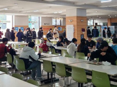 인티] 밥 먹을 때 이게 역겨운 거임? 개빡치네.jpg