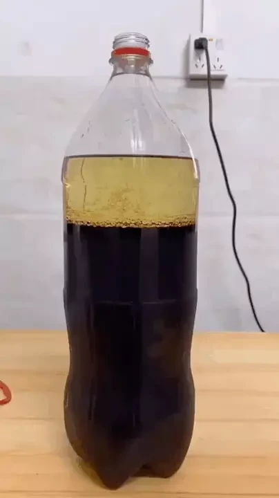 콜라에 기름넣고 멘토스 넣었을때 ㄷ..JPG