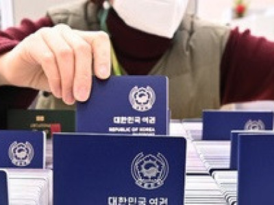 죽고싶다고 말하는 여권 발급 담당 공무원.jpg