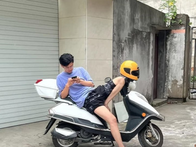 오토바이에서 사랑을 나누는