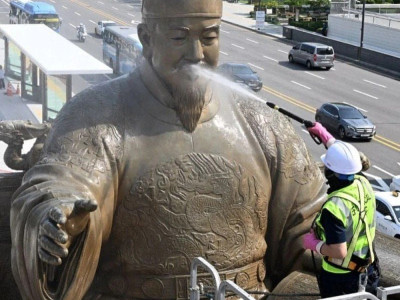 세종대왕님의 현대식 양치질.