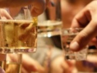 인티] 회식에서 건배사를 망친 신입.jpg